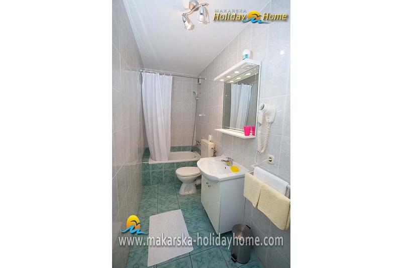 Private accommodation Makarska - Apartment Vesela A2 / 17