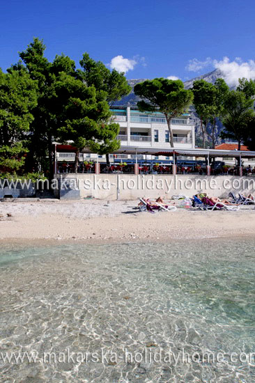 Accommodation near the beach in Makarska, apartments Plaža