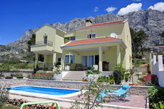 luxury villa with pool makarska