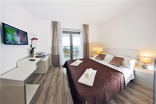Beach Rooms in Makarska Croatia - Apartments Plaza
